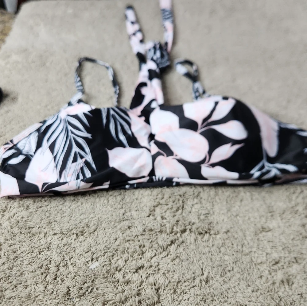 Women's Bikini Set With Black Bottoms & A Black/Pink Floral Swim Top - L